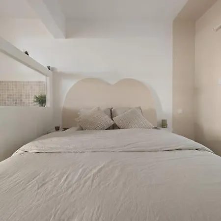 Appartement, & *